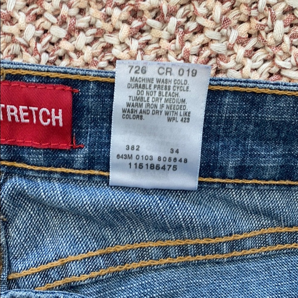 Levi’s • 518 Superlow Stretch Jeans Short - Picture 5 of 8